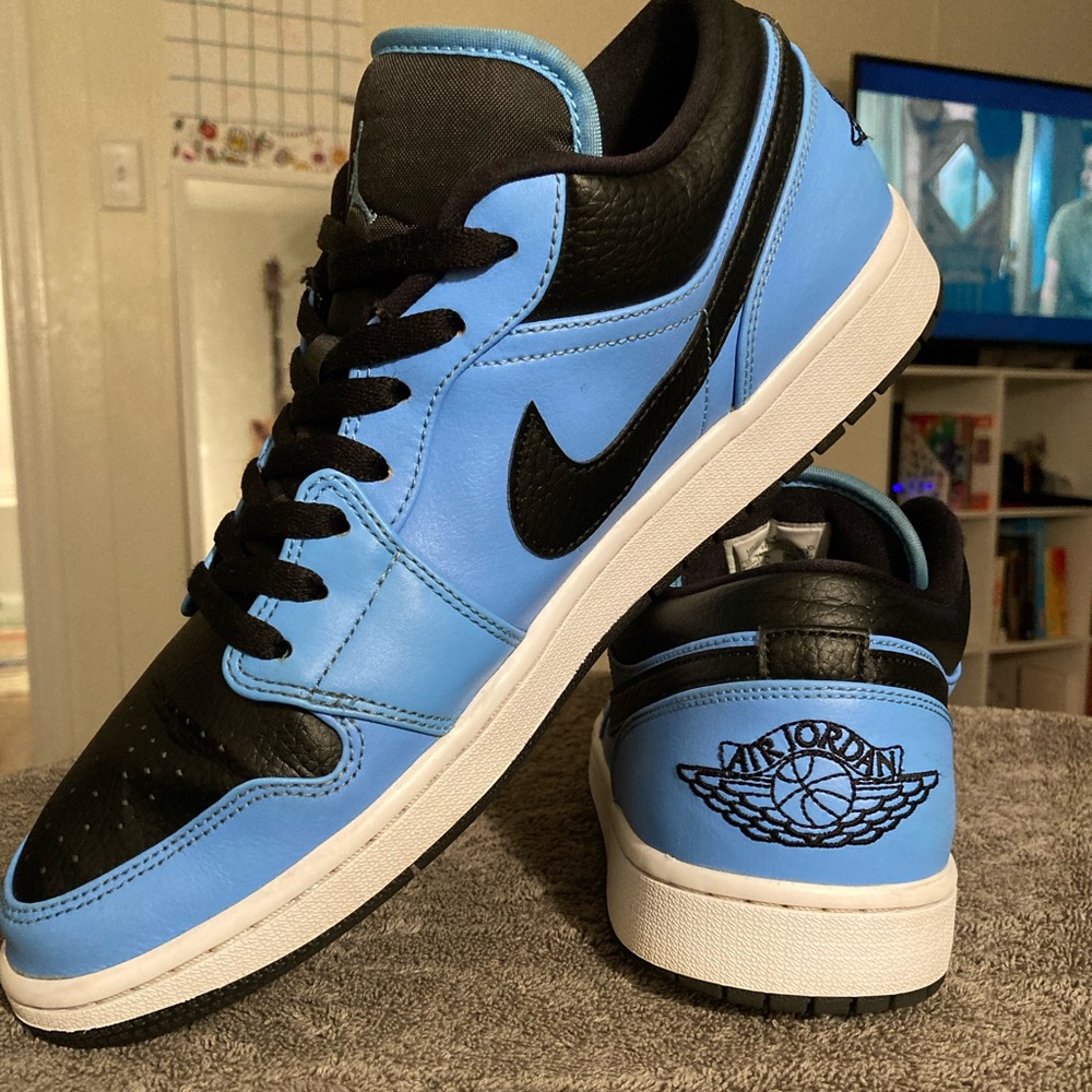 Jordan 1 Low “University Blue/Black”
